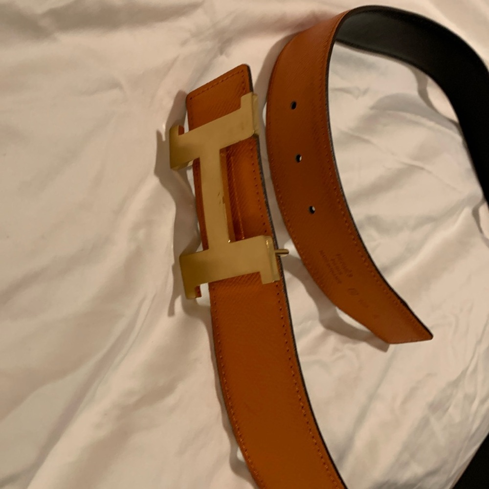 Adjustable women’s orange belt, size Large . Fashionable and collectible.
